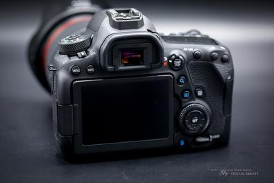 10 Awesome Features of the Canon 6D Mark II Camera