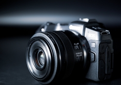 Canon-EOS-R-2