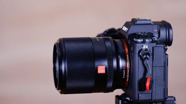 Review: Sony FE 50mm f/1.8 - Admiring Light